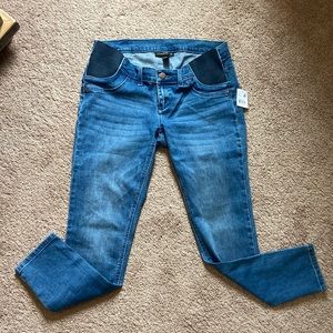 Brand new never been worn side panel ankle skinny maternity jeans!